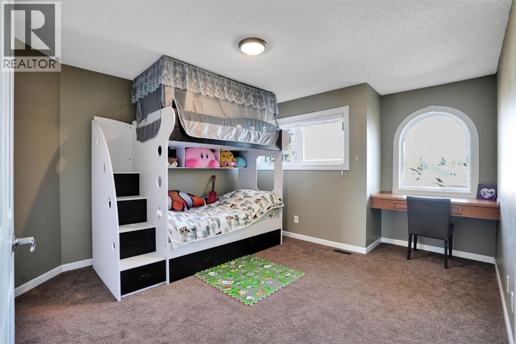 331 Wood Valley Bay SW, Calgary, Alberta  T2W 5Y6 - Photo 27 - A2353156