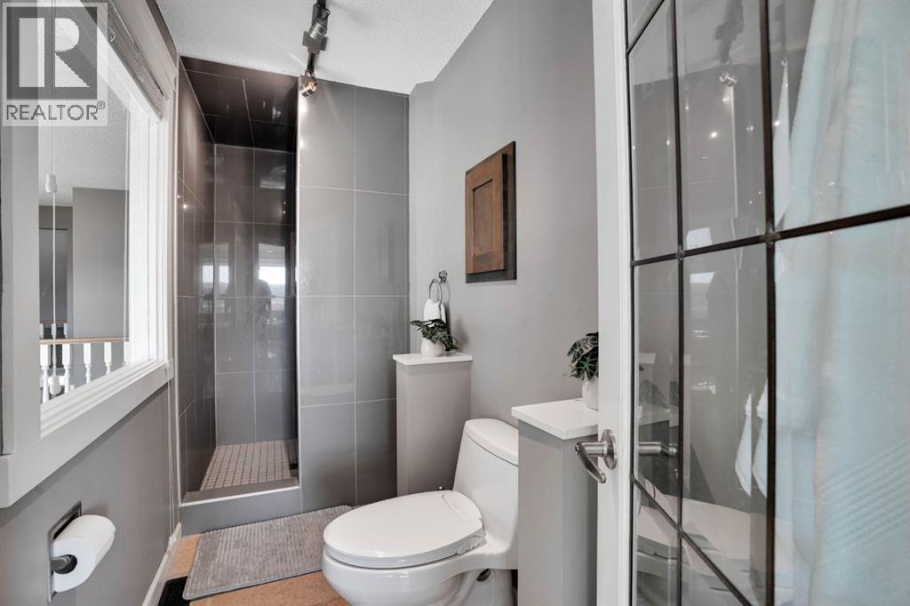331 Wood Valley Bay SW, Calgary, Alberta  T2W 5Y6 - Photo 37 - A2353156
