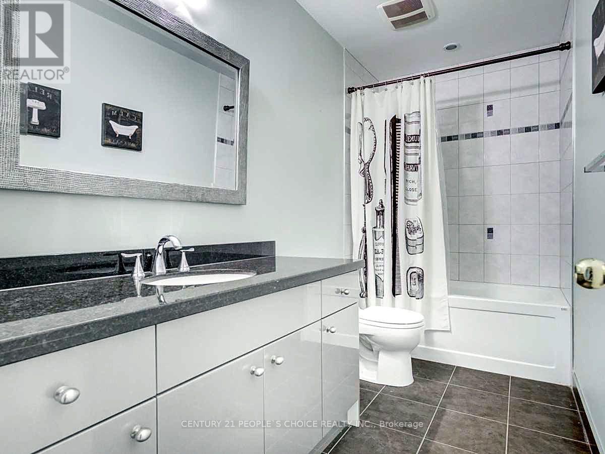 3309 Bobwhite Mews, Mississauga, Ontario  L5N 6E9 - Photo 11 - W14091824