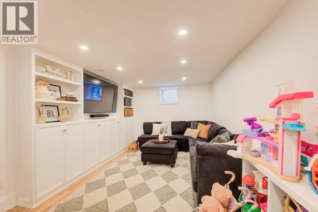 22 Whitney Place, Kitchener, Ontario  N2G 2X5 - Photo 35 - 40871816