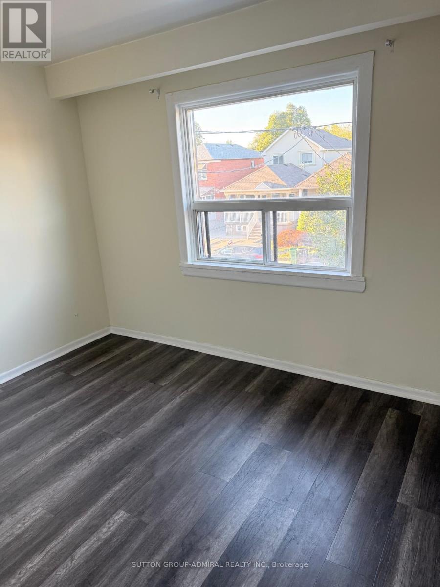 Main - 241 Dunraven Drive, Toronto, Ontario  M6M 1H8 - Photo 11 - W13885682