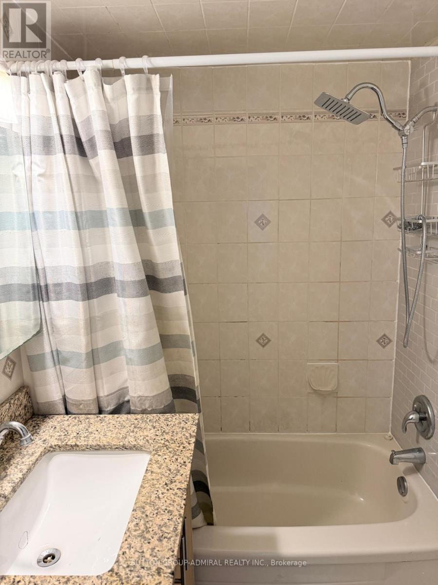 Main - 241 Dunraven Drive, Toronto, Ontario  M6M 1H8 - Photo 12 - W13885682