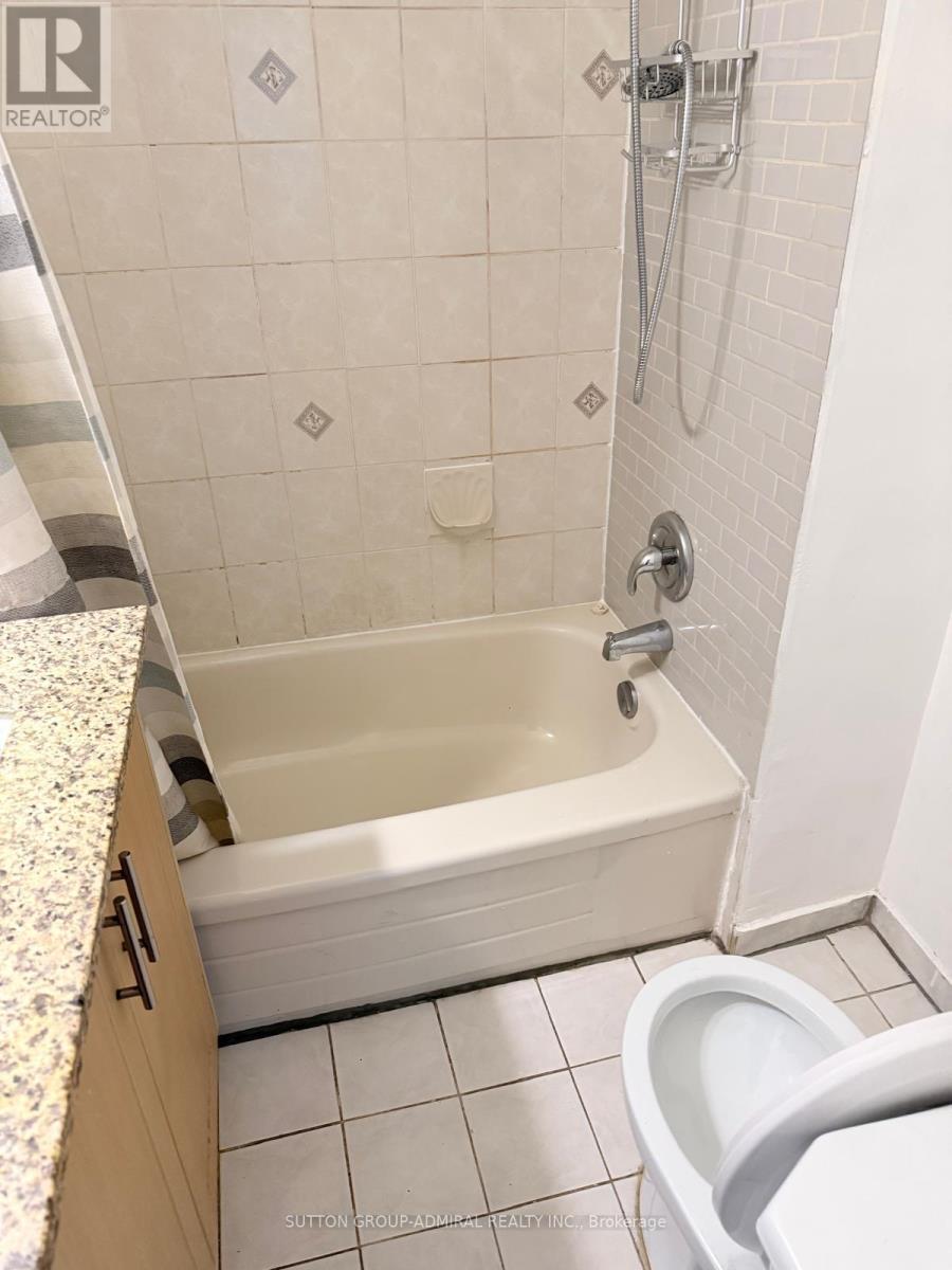 Main - 241 Dunraven Drive, Toronto, Ontario  M6M 1H8 - Photo 13 - W13885682