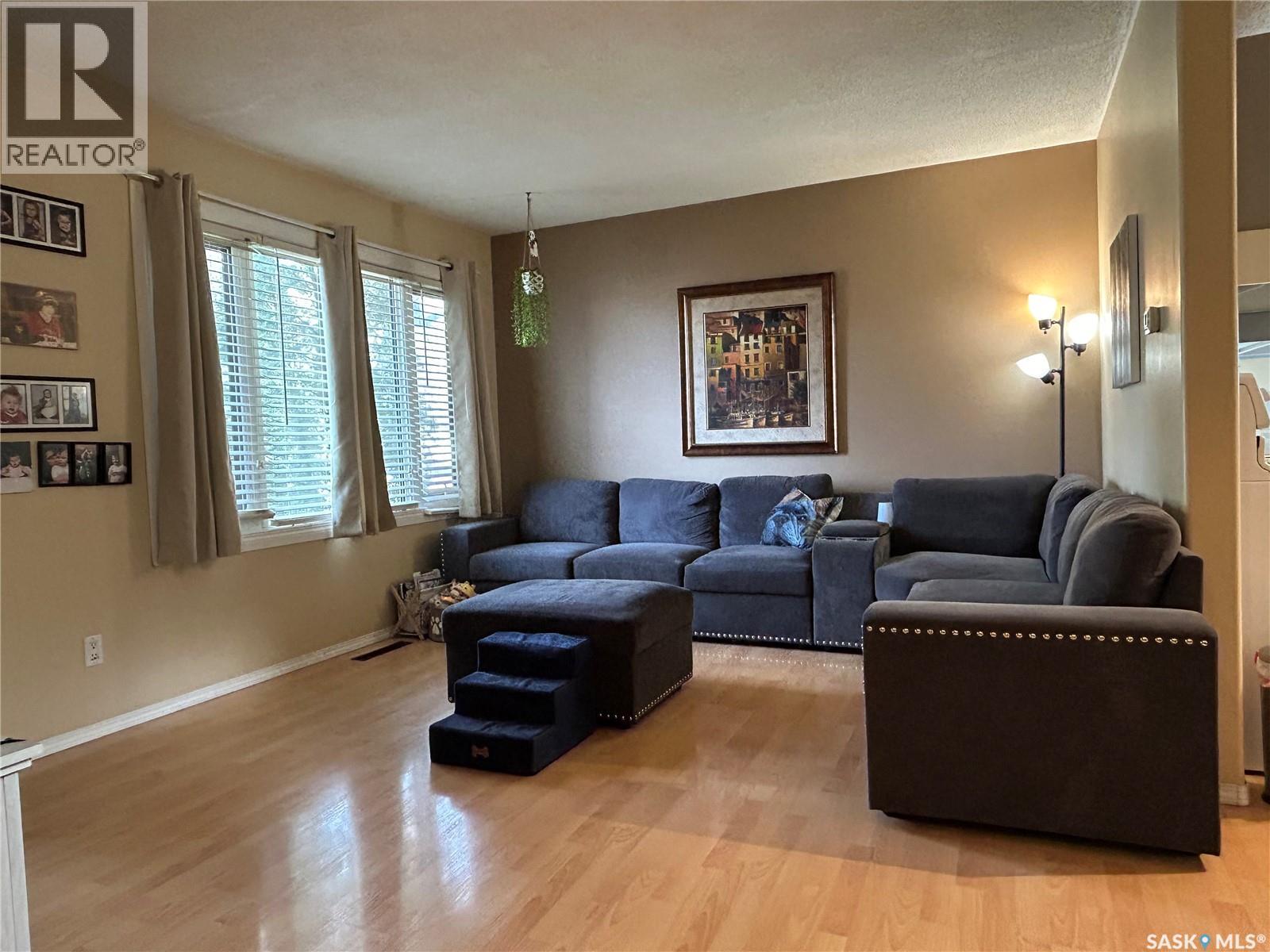 714 Carbon Avenue, Bienfait, Saskatchewan  S0C 0M0 - Photo 3 - SK051372
