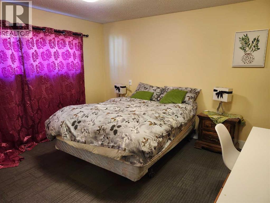 274 3 Street W