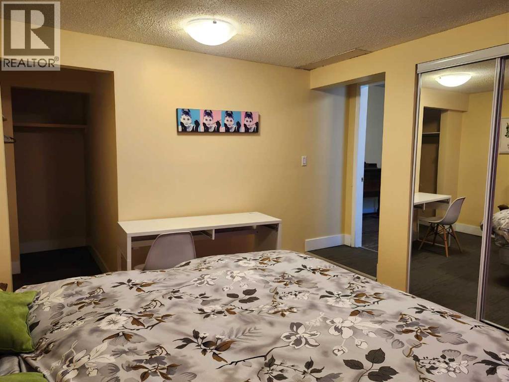 274 3 Street W