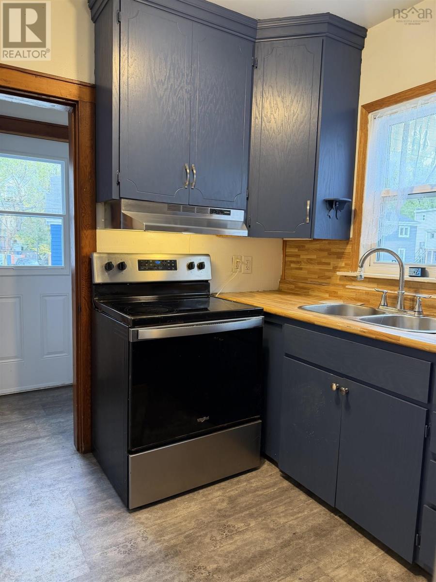 208 Dillon Street, Sydney, Nova Scotia  B1P 5C2 - Photo 14 - 202626095