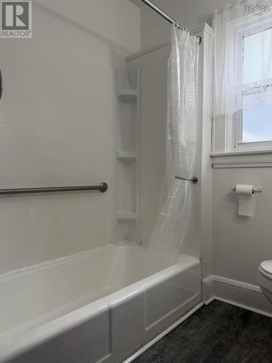 208 Dillon Street, Sydney, Nova Scotia  B1P 5C2 - Photo 19 - 202626095