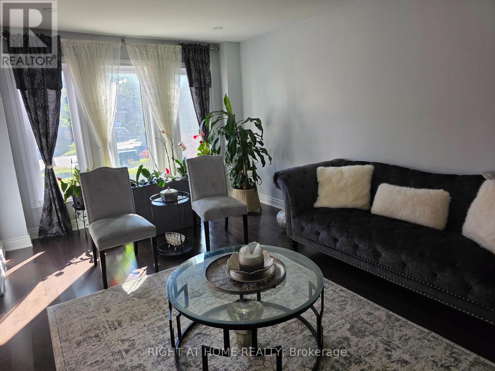 16 Griffiths Drive, Ajax, Ontario L1T 3J4 - Photo 12 - E14091924