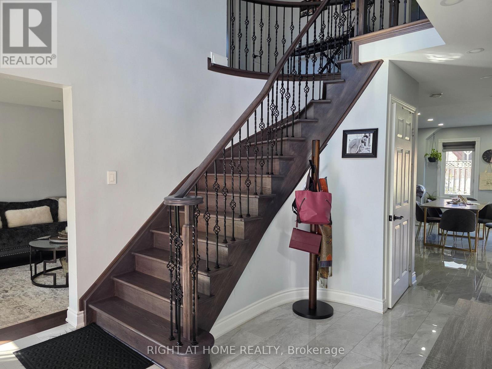 16 Griffiths Drive, Ajax, Ontario L1T 3J4 - Photo 4 - E14091924