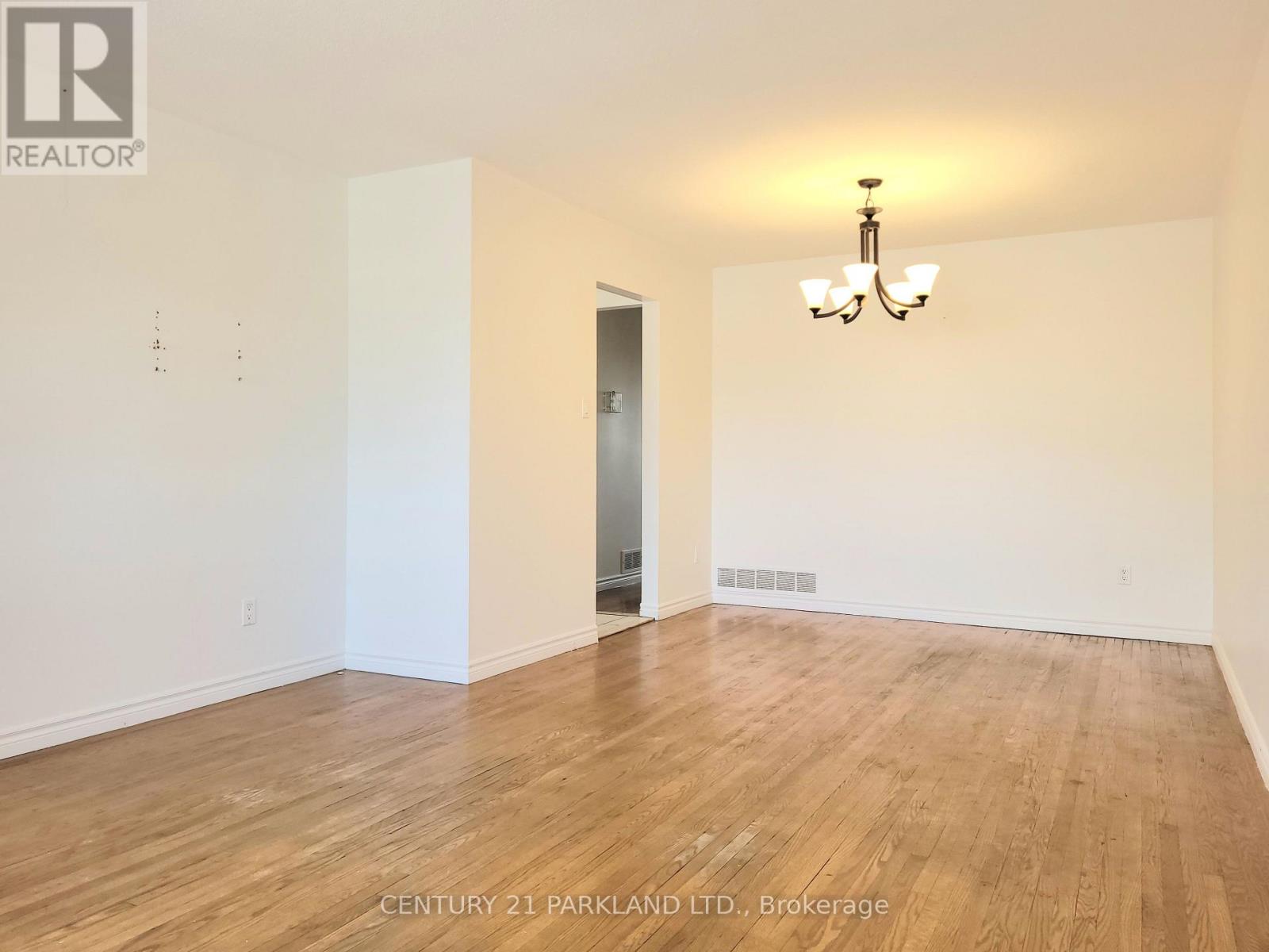 13 Tolton Drive, Brampton, Ontario  L6V 2P9 - Photo 7 - W14091916
