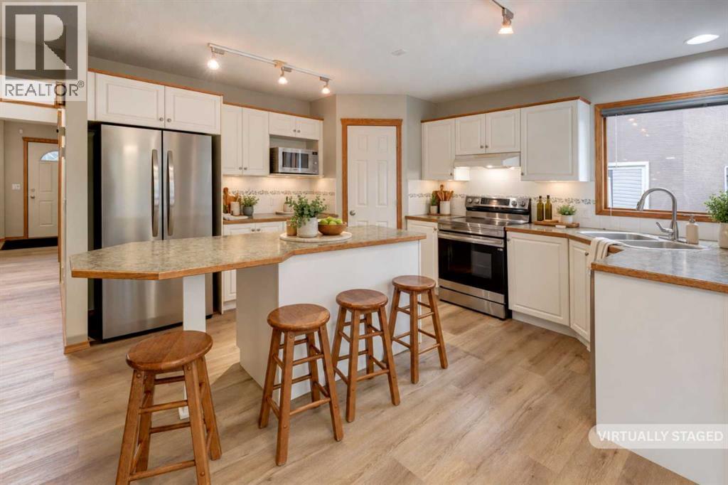 63 Sierra Madre Crescent Sw, Calgary, Alberta  T3H 3M4 - Photo 6 - A2352216
