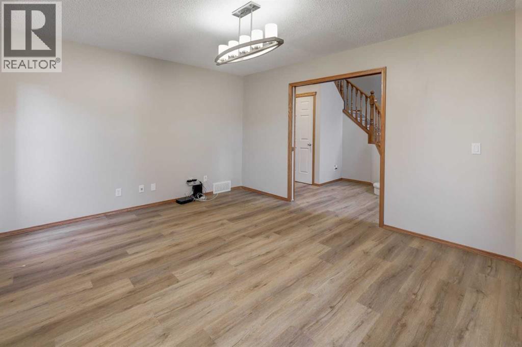 63 Sierra Madre Crescent Sw, Calgary, Alberta  T3H 3M4 - Photo 5 - A2352216
