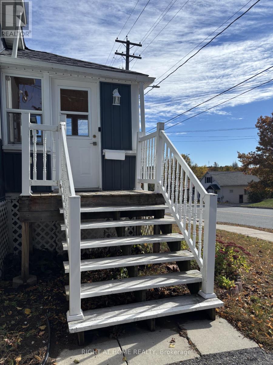 35 Cascade Street, Parry Sound, Ontario  P2A 1J8 - Photo 3 - X14091948