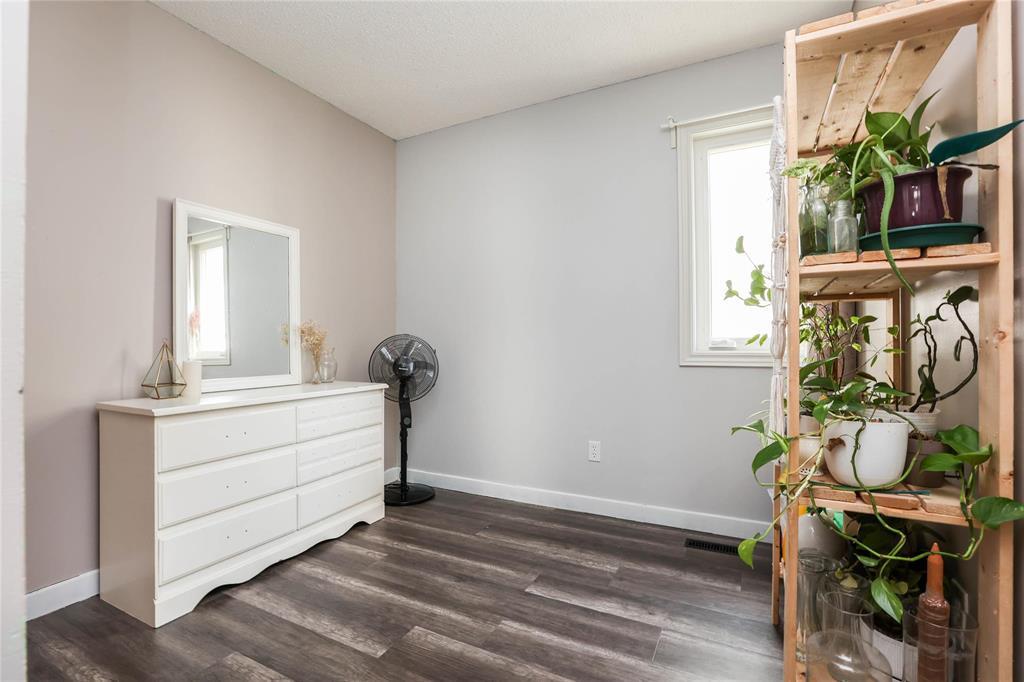40 Maplegrove Road, Winnipeg, Manitoba  R2V 4J3 - Photo 13 - 202625896