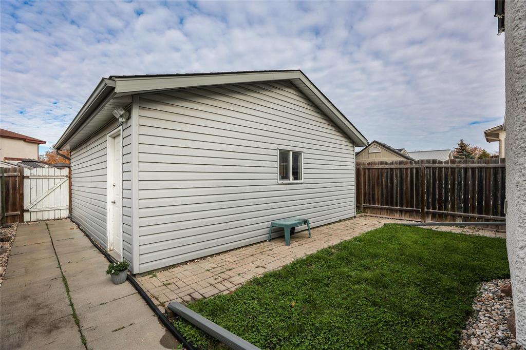 40 Maplegrove Road, Winnipeg, Manitoba  R2V 4J3 - Photo 23 - 202625896