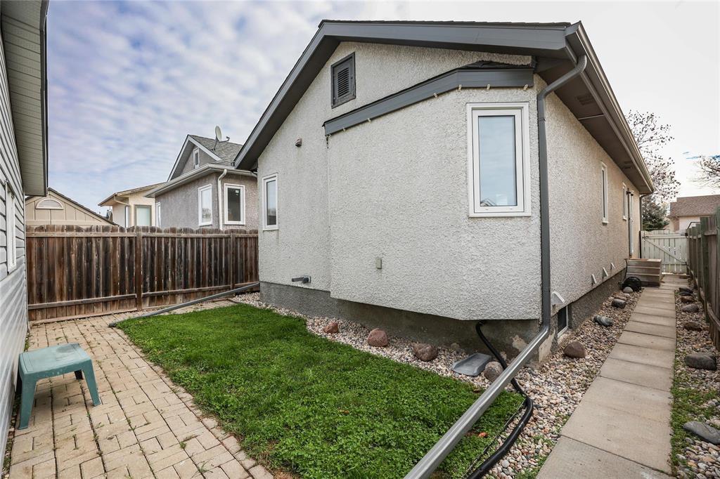 40 Maplegrove Road, Winnipeg, Manitoba  R2V 4J3 - Photo 24 - 202625896