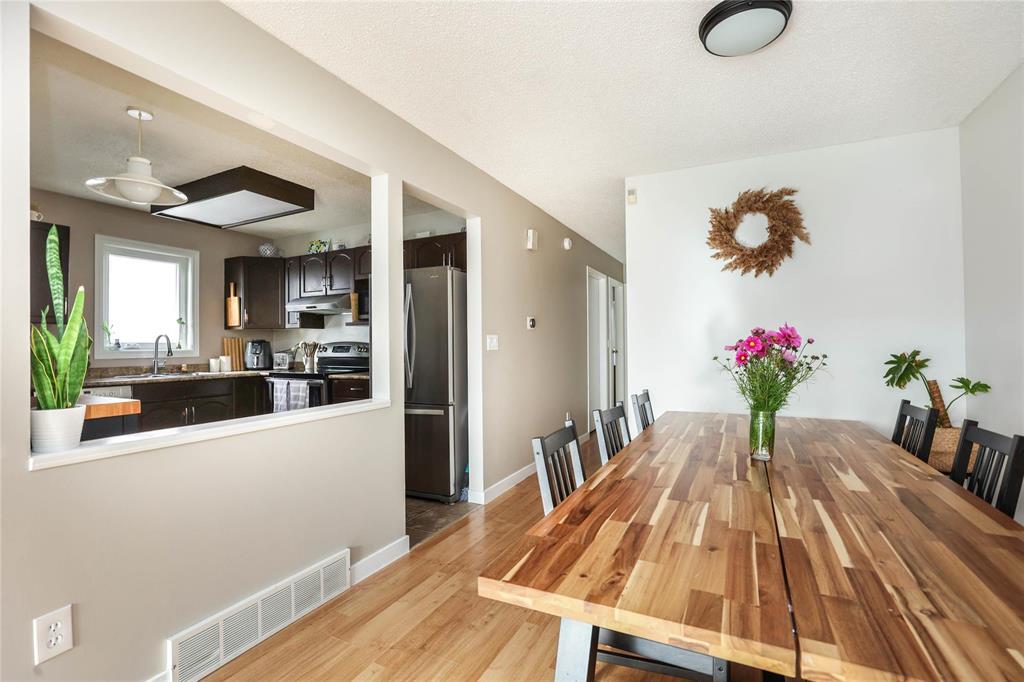 40 Maplegrove Road, Winnipeg, Manitoba  R2V 4J3 - Photo 7 - 202625896