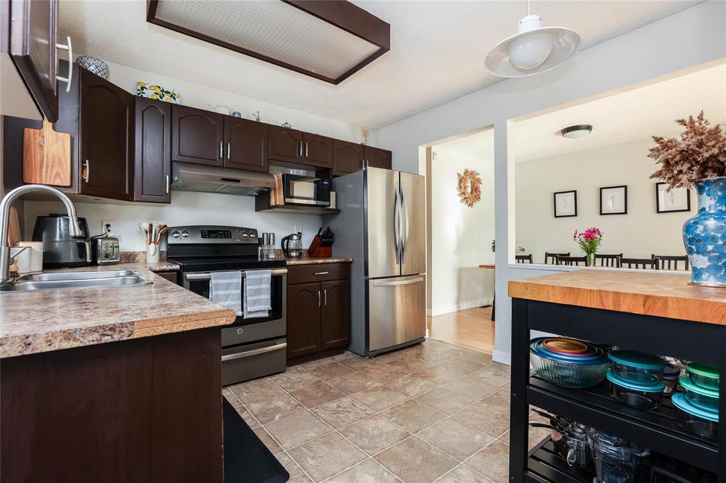 40 Maplegrove Road, Winnipeg, Manitoba  R2V 4J3 - Photo 8 - 202625896
