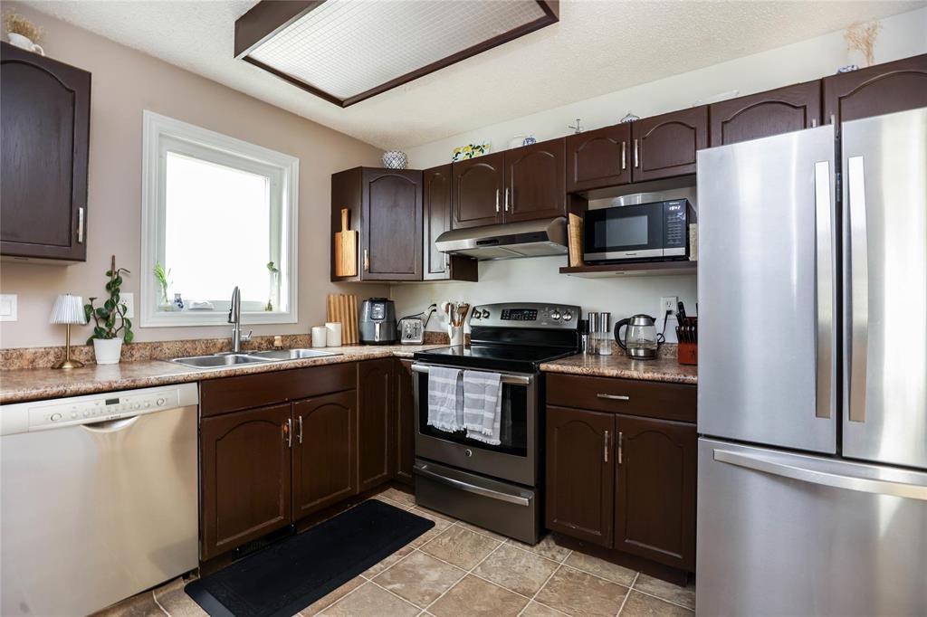40 Maplegrove Road, Winnipeg, Manitoba  R2V 4J3 - Photo 9 - 202625896