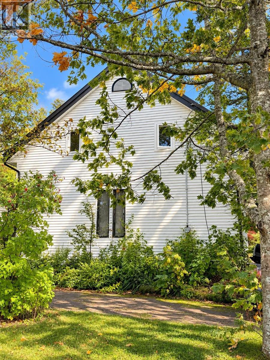 13 Wolsley Street, Springhill, Nova Scotia  B0M 1X0 - Photo 3 - 202625106