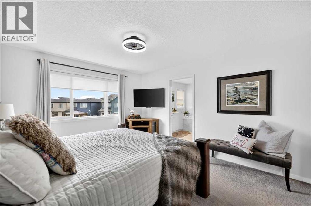 32 Cranbrook Bay SE