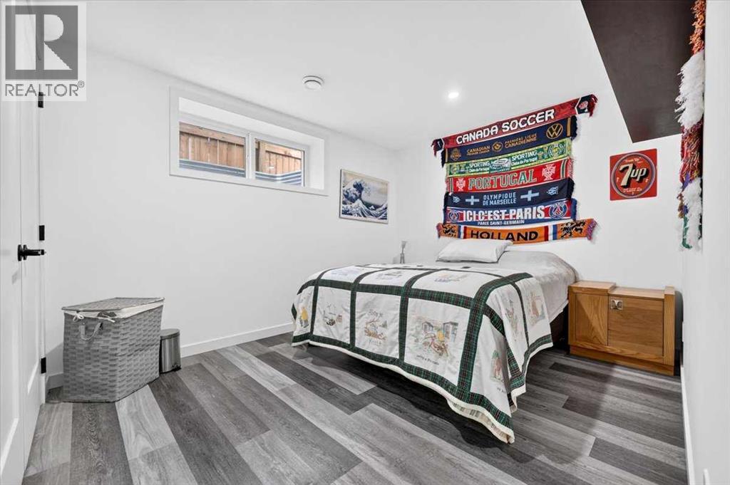 32 Cranbrook Bay SE