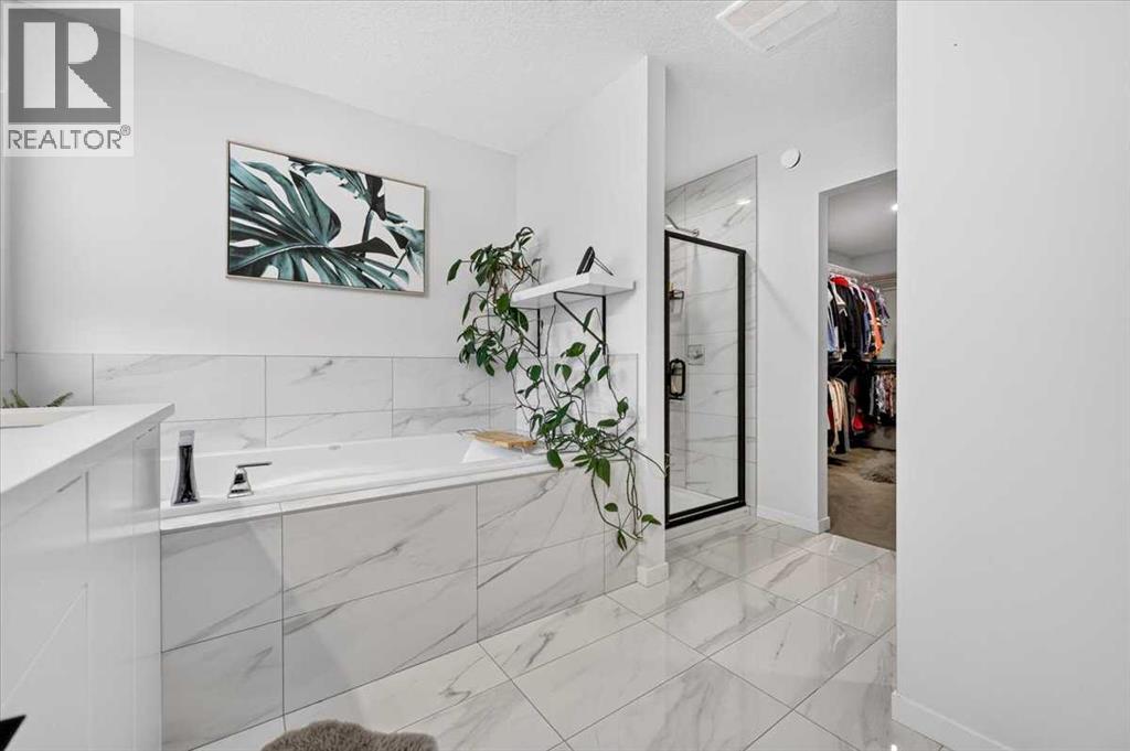 32 Cranbrook Bay SE