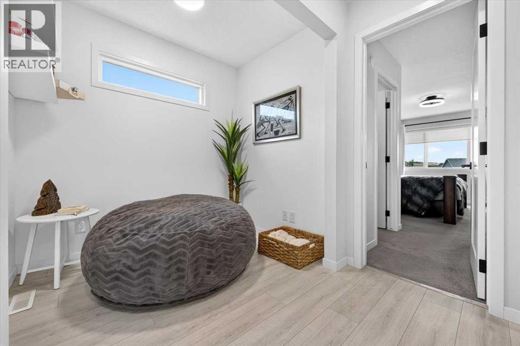 32 Cranbrook Bay SE