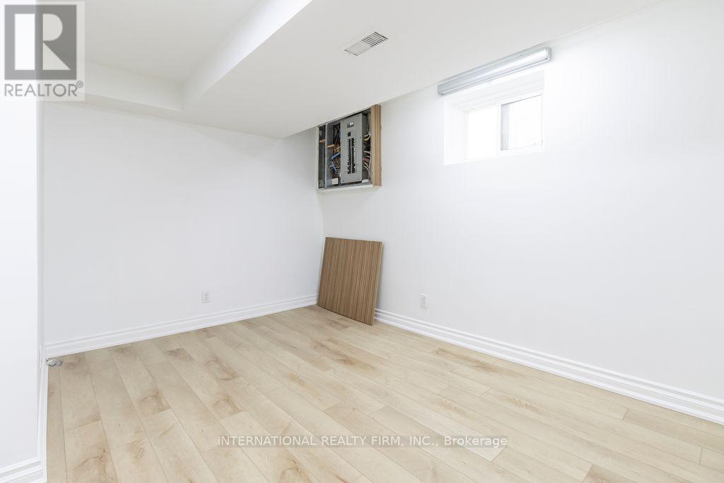 582 South Service Road, Mississauga, Ontario  L5G 2S6 - Photo 10 - W14083552