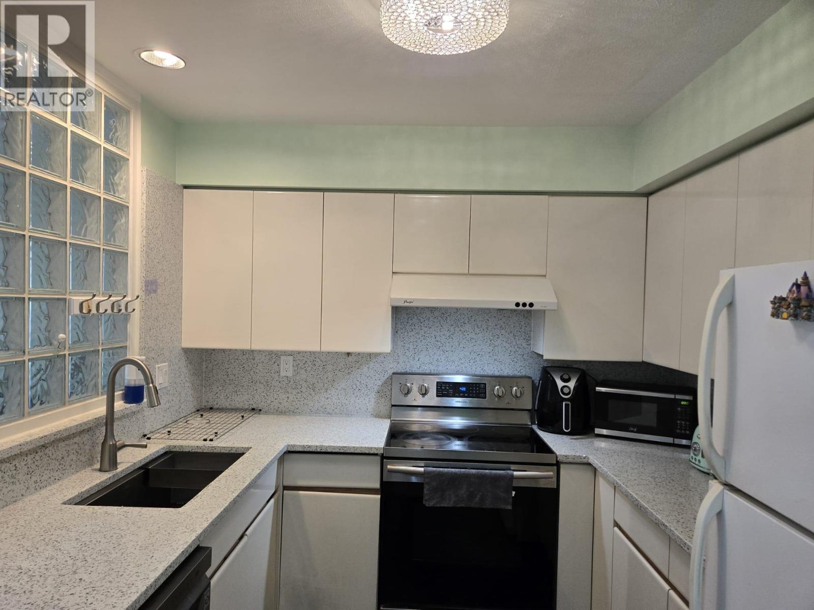 11 6391 Cooney Road, Richmond, British Columbia  V6Y 2J5 - Photo 2 - R3175486