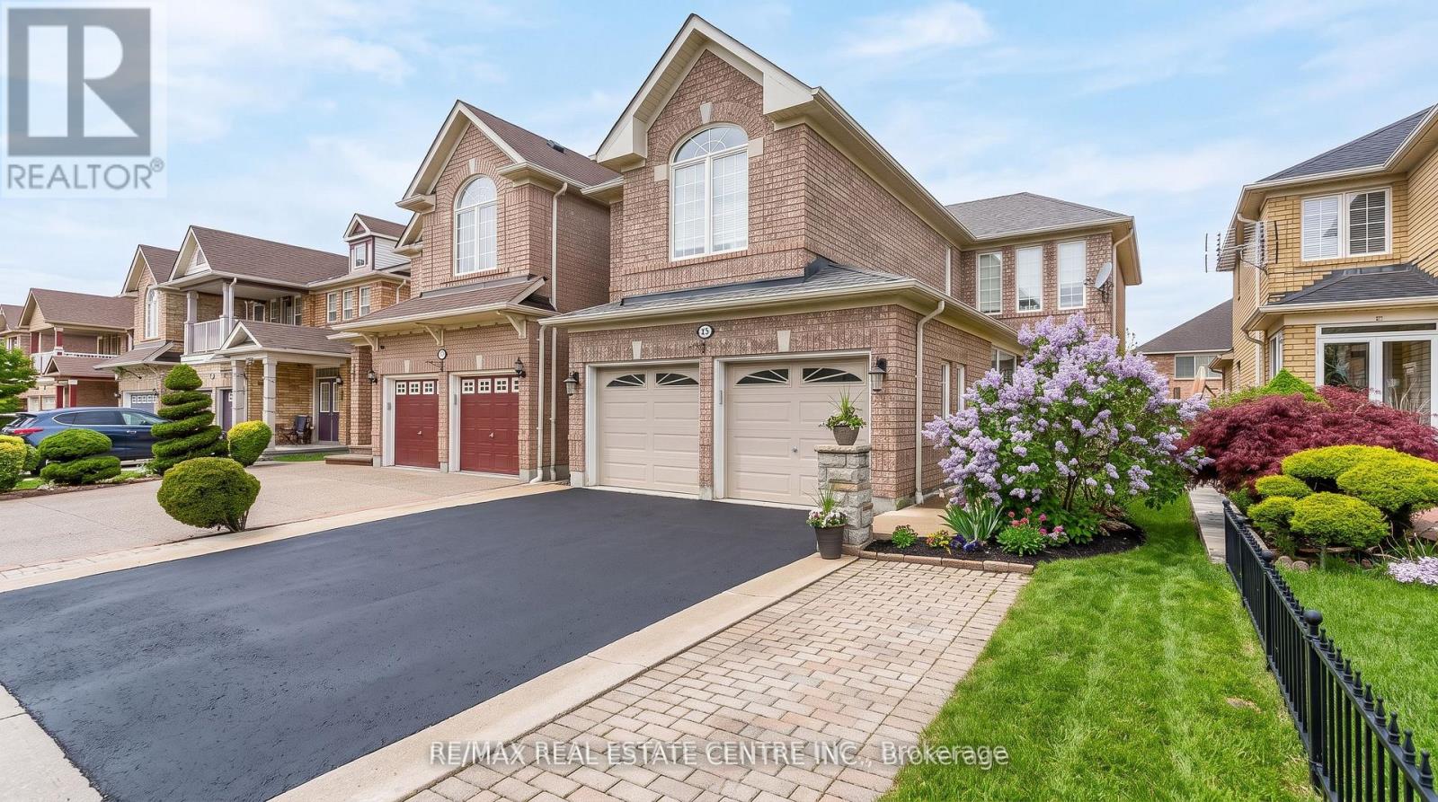 5989 Sidmouth Street, Mississauga, Ontario  L5V 2Z5 - Photo 3 - W13811534