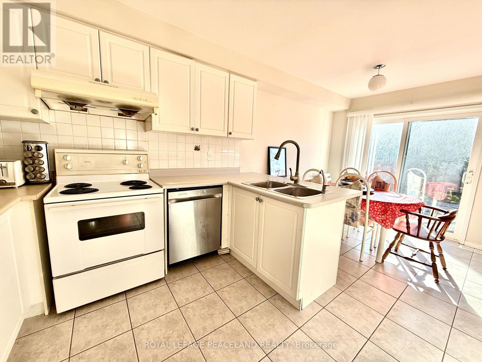 4 Attilio Street, Markham, Ontario  L3R 5H3 - Photo 4 - N13848204