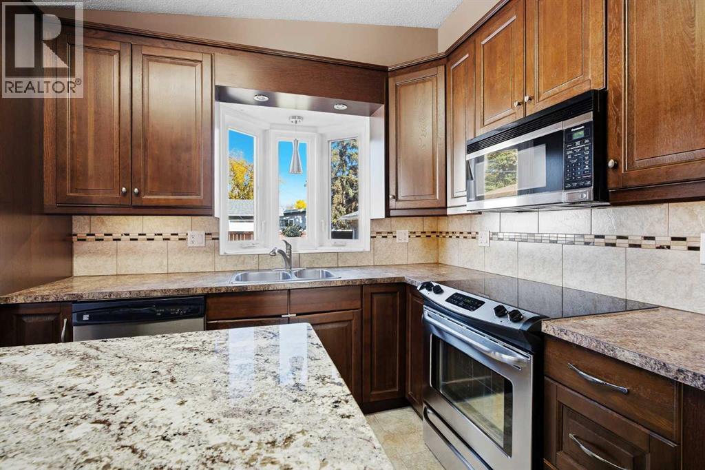163 Westwood Drive Sw, Calgary, Alberta  T3C 2W2 - Photo 9 - A2351223
