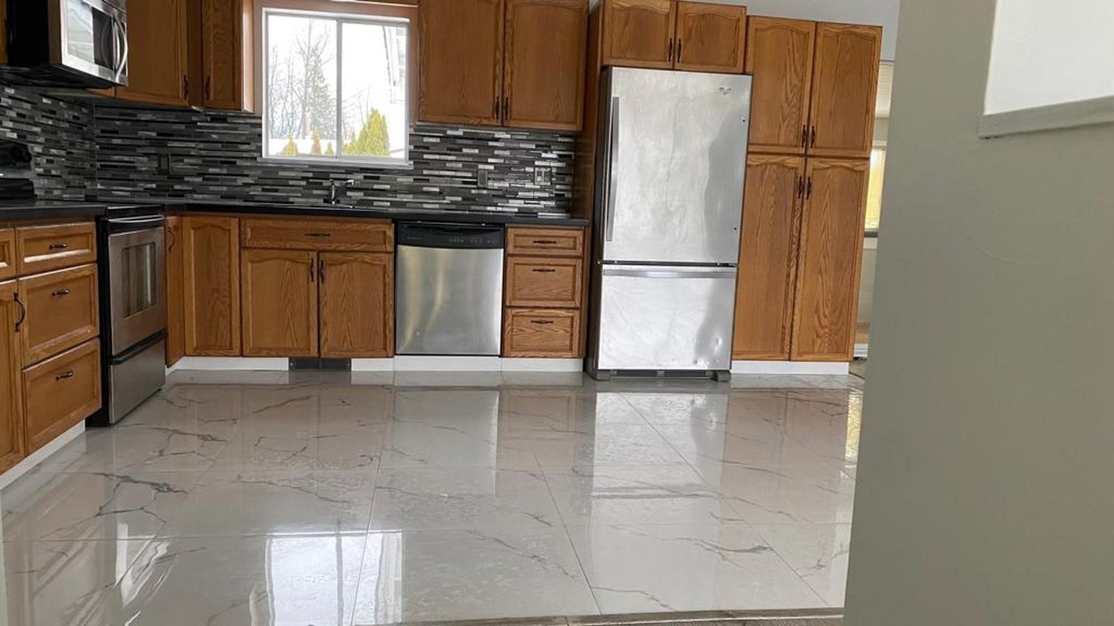 UPPER 46766 FIRST AVENUE|Chilliwack Proper East