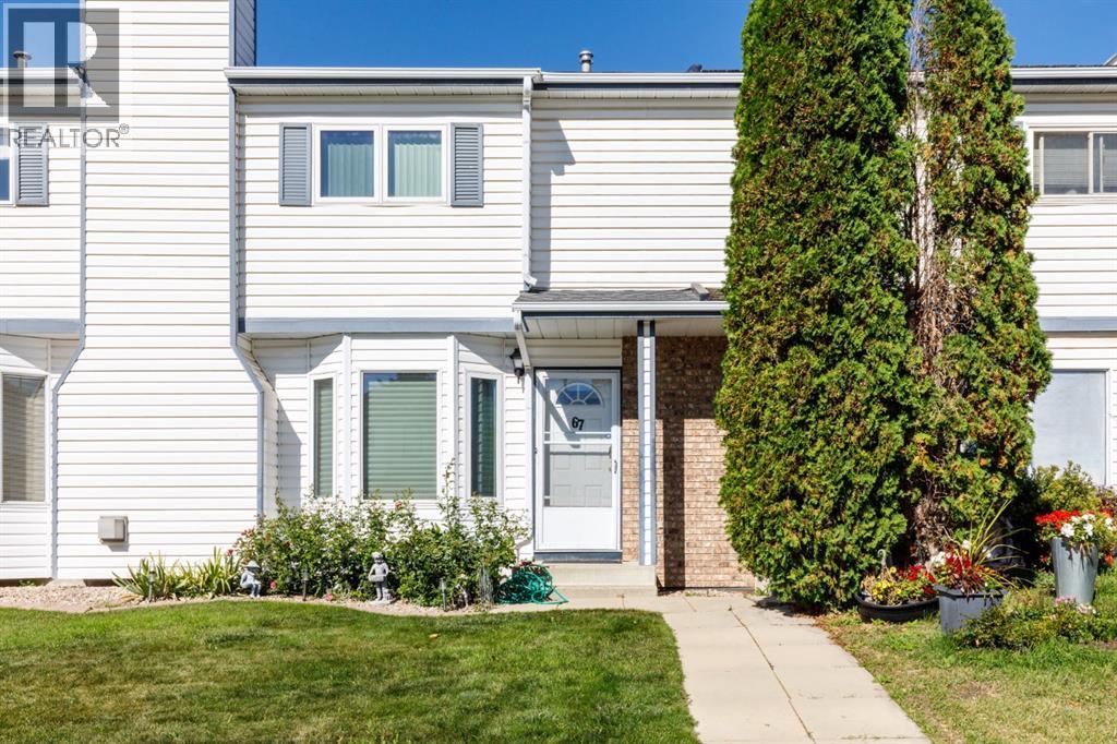 67 Elwell Close, Red Deer, Alberta  T4R 2E2 - Photo 1 - A2351491