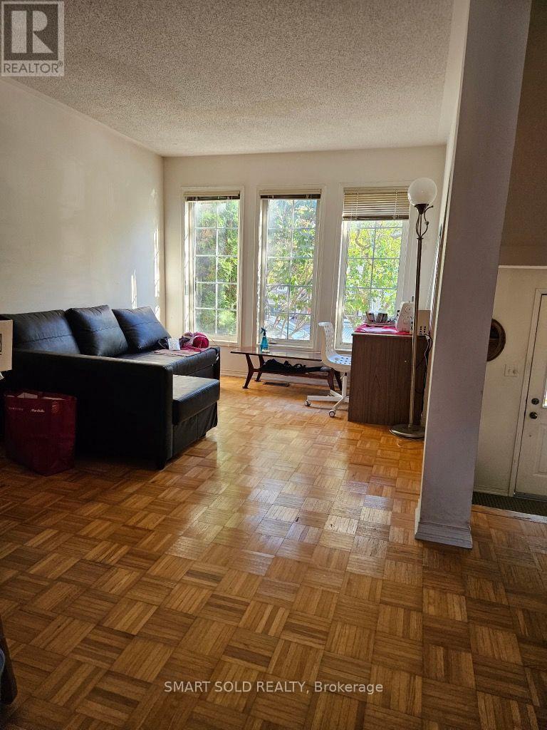 76 Viella Street, Toronto, Ontario  M6N 5C8 - Photo 10 - W13802862