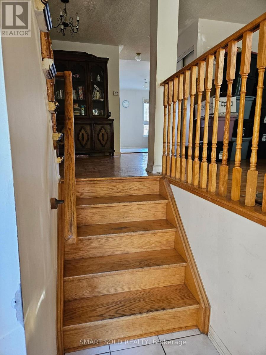 76 Viella Street, Toronto, Ontario  M6N 5C8 - Photo 9 - W13802862