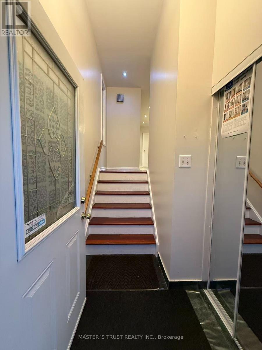Main - 92 Loganberry Crescent, Toronto, Ontario M2H 3H1 - Photo 2 - C14092068