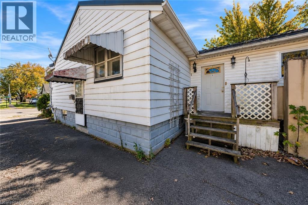 808 Southworth Street S, Welland, Ontario  L3B 2A4 - Photo 2 - 40872225