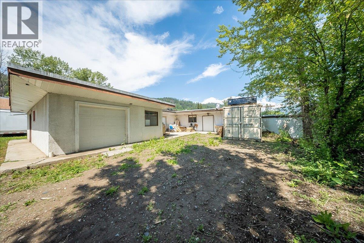 1846 First Street, Fruitvale, British Columbia V0G 1L0 - Photo 9 - 10389680