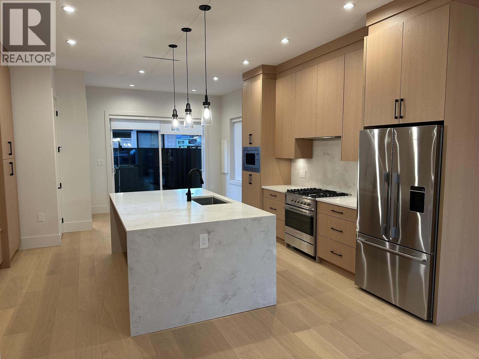 1 6991 Kerr Street, Vancouver, British Columbia  V5X 2B3 - Photo 2 - R3174228