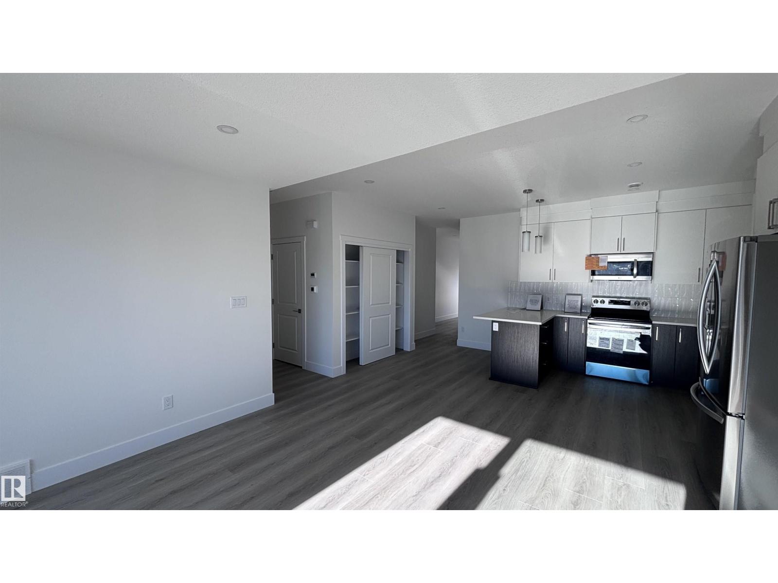 2748 Blatchford Rd NW, Edmonton, Alberta  T5G 0W6 - Photo 3 - E4471973