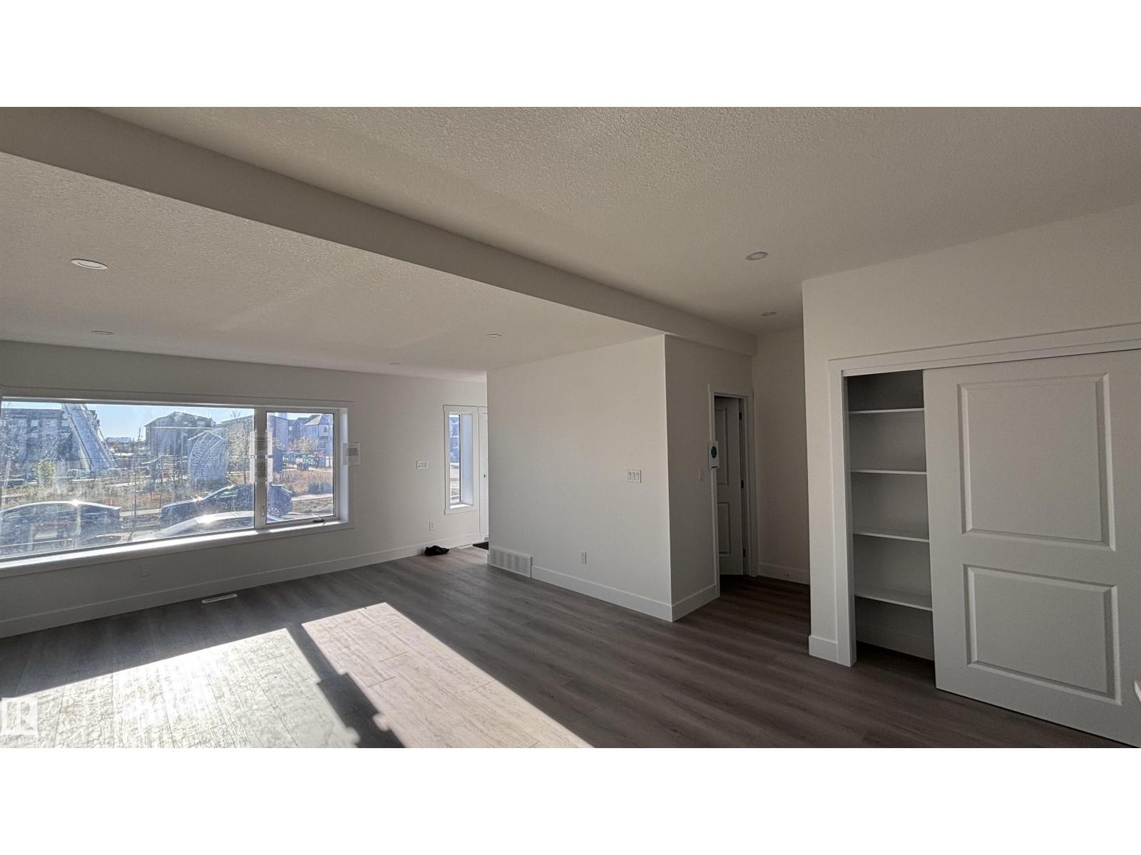 2748 Blatchford Rd NW, Edmonton, Alberta  T5G 0W6 - Photo 2 - E4471973