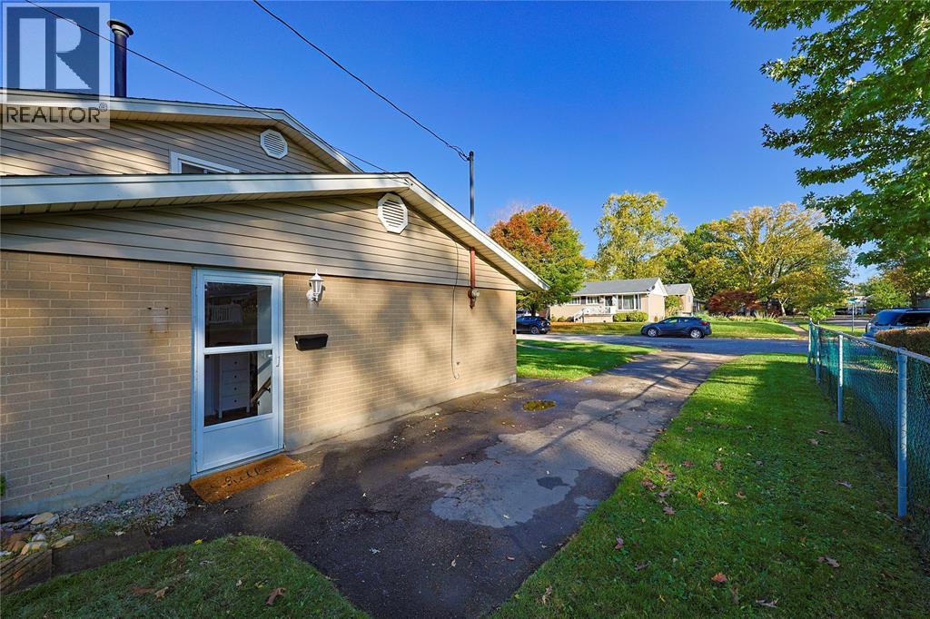 1081 Talfourd Street, Sarnia, Ontario  N7S 1C2 - Photo 34 - 26025536
