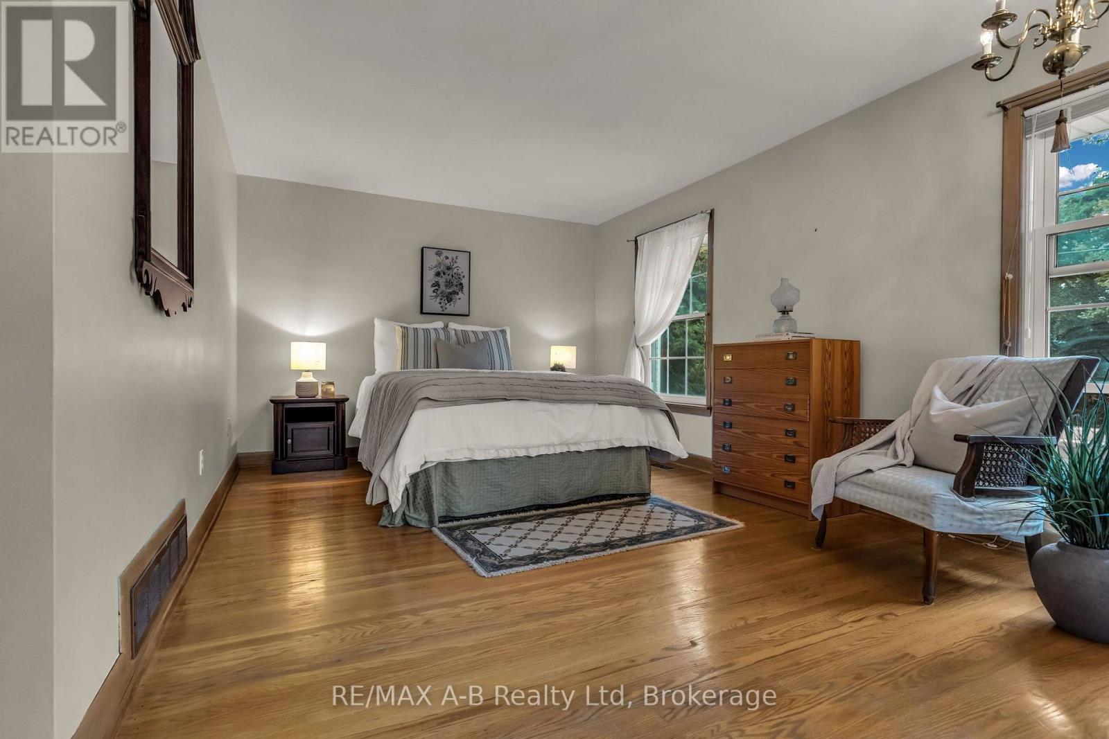 1554 Sunnycove Drive, Mississauga, Ontario  L4X 1B5 - Photo 13 - W14092130