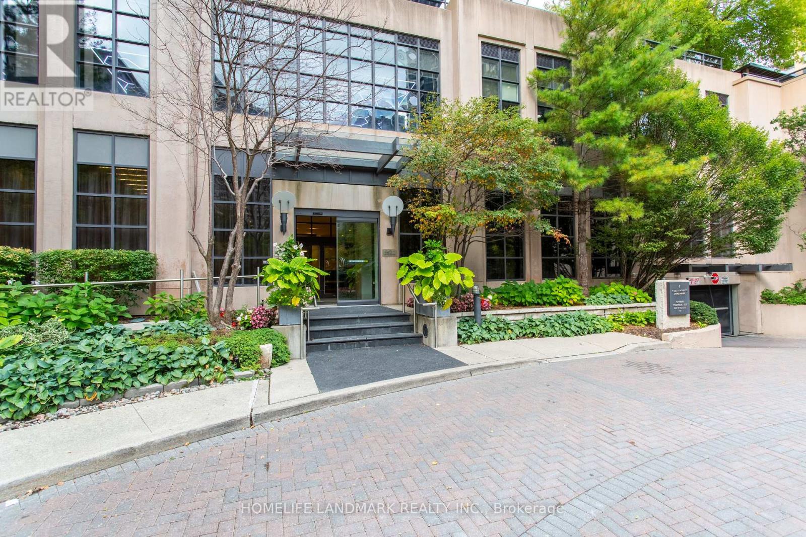 500 Doris Avenue, Toronto, Ontario  M2N 0C1 - Photo 2 - C14092116