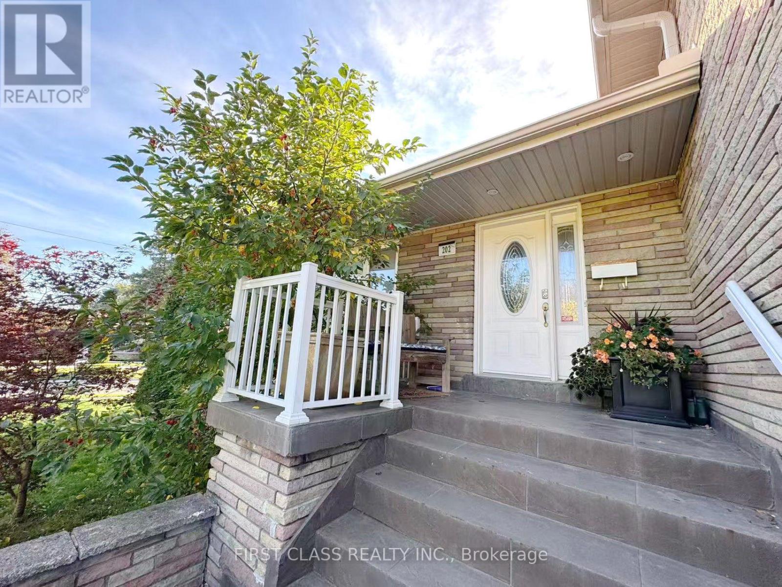 202 Goddard Street, Toronto, Ontario  M3H 5E6 - Photo 3 - C14092154