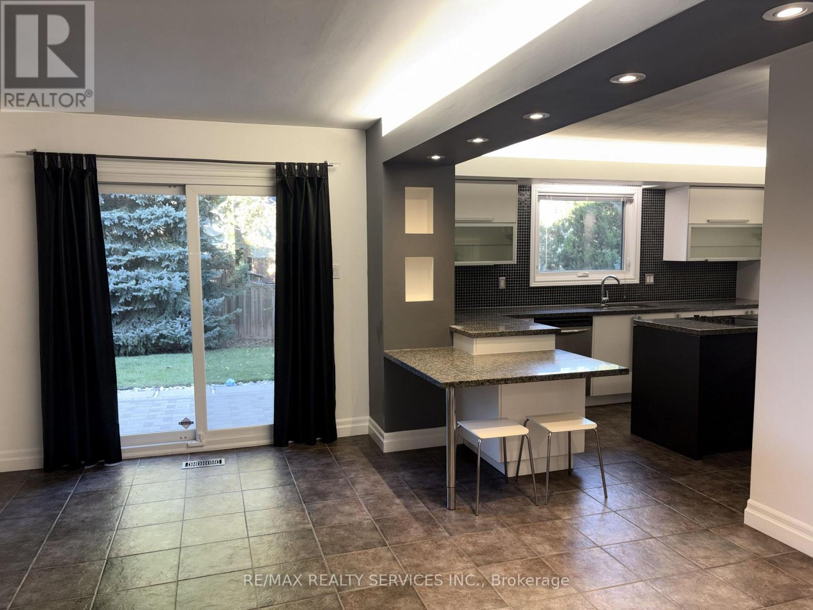 4171 Sawmill Valley Drive, Mississauga, Ontario  L5L 3H1 - Photo 12 - W14092150