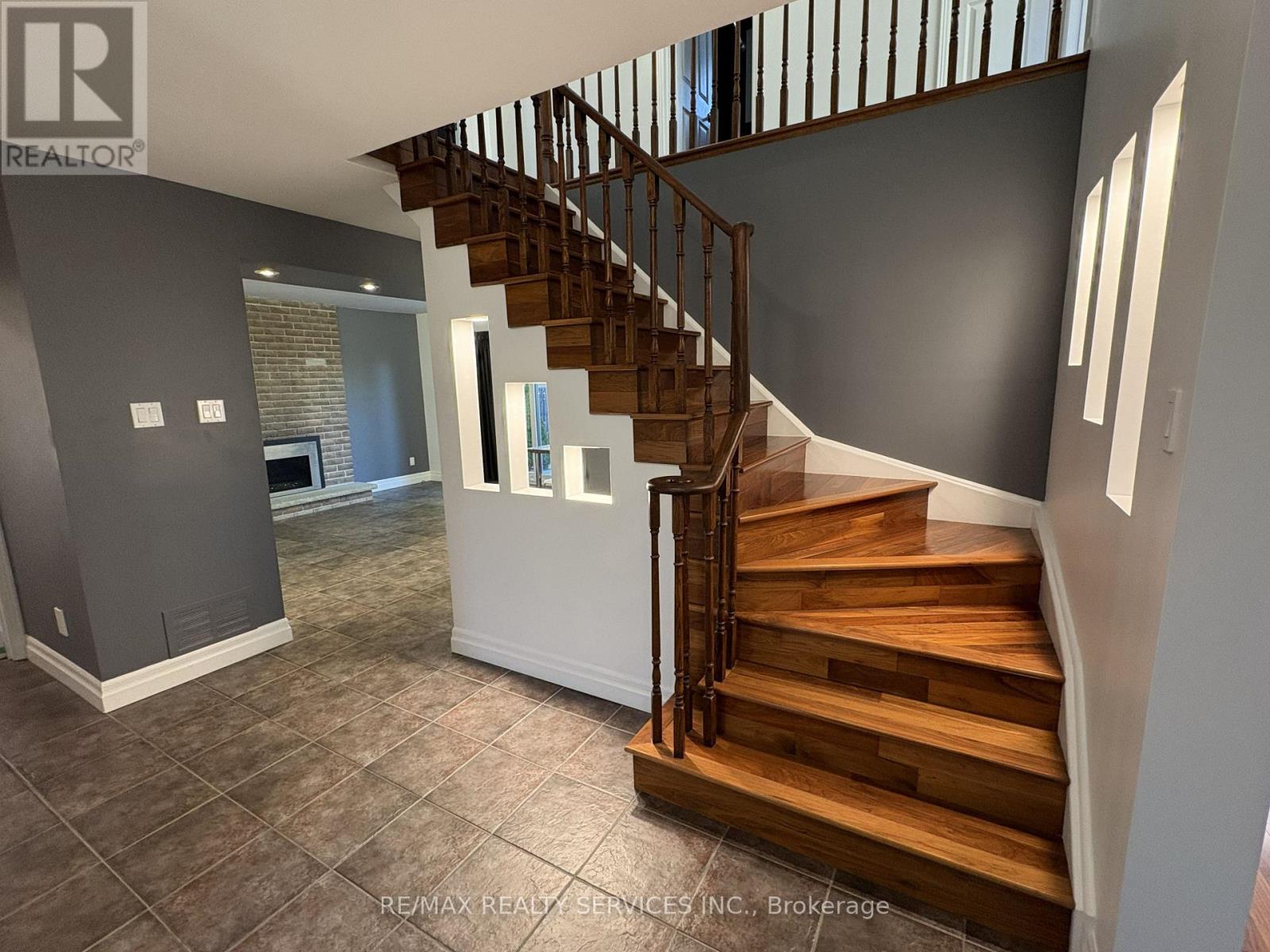 4171 Sawmill Valley Drive, Mississauga, Ontario  L5L 3H1 - Photo 7 - W14092150
